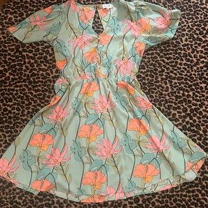 Pretty color XL dress with open back